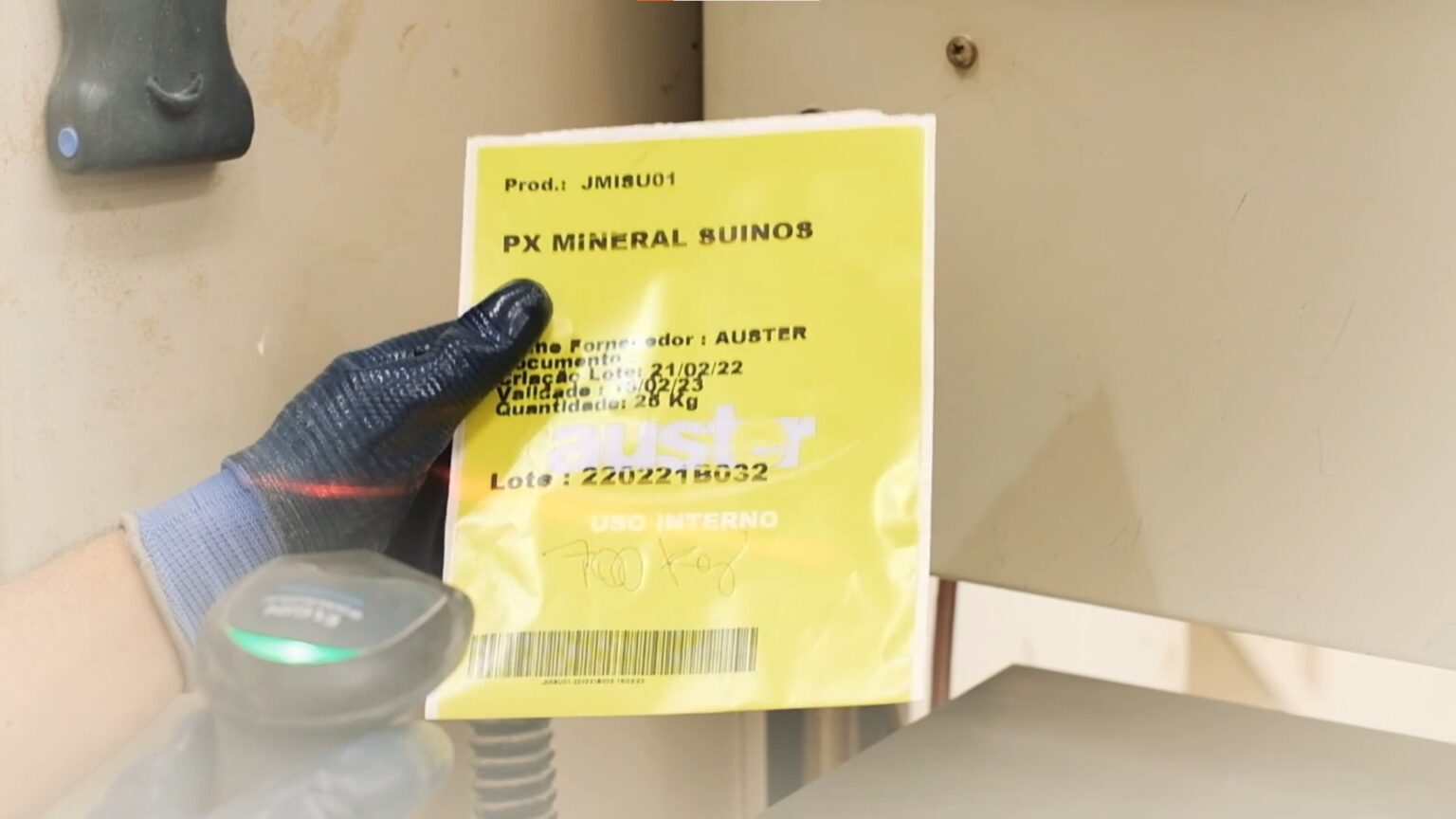 Matérias primas e processos monitorados por código de barras